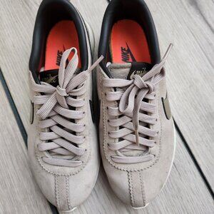 Nike Women's Roshe Cortez Suede Beige Leather Running Sneakers Size 6.5